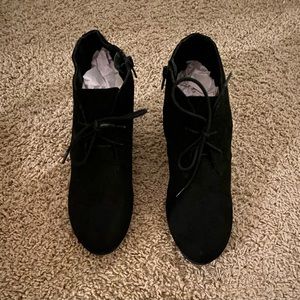 Universal Thread Wedge Black Faux Suede Lace Up Booties
